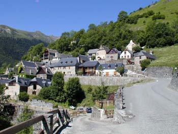 38h_ORT_AUF_STRASSE_HOCH_NACH_ESPIAUBE