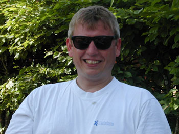 52_katsche_mit_designerbrille