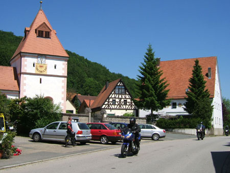 259_tour7_zu_fuss_und_auf_dem_moped