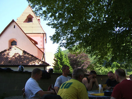 260_tour7_mittag_unterm-baum