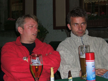 281_abend7_roter_pullover_vs_rote_augen