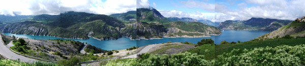 0047a_Panorama_Blick_auf_den_Ubaye_Muendung_Serre_Poncon